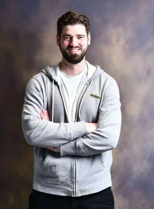 莫磊:上海正在打造"全球电竞之都",我想让女友也来看看 | 百年大党