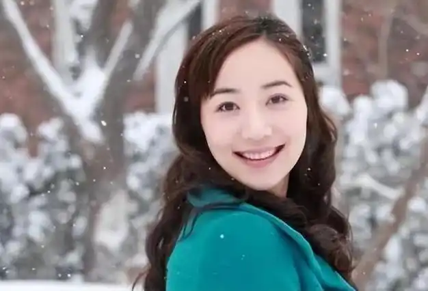 韩雪和大18岁老公万山照片终于曝光,两人门当户对,隐婚已有一女