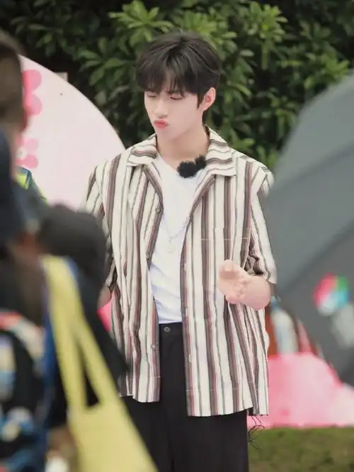 男孩子嘟嘴就是要    #新生代演员刘耀文#  @时代少年团-刘耀文