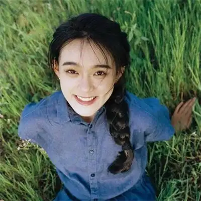 干净好看的温柔微笑真人女头图片