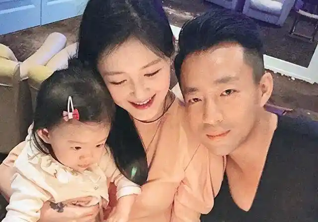 懒理大s胸口纹身秀恩爱汪小菲拼命工作挣钱给孩子创造好条件