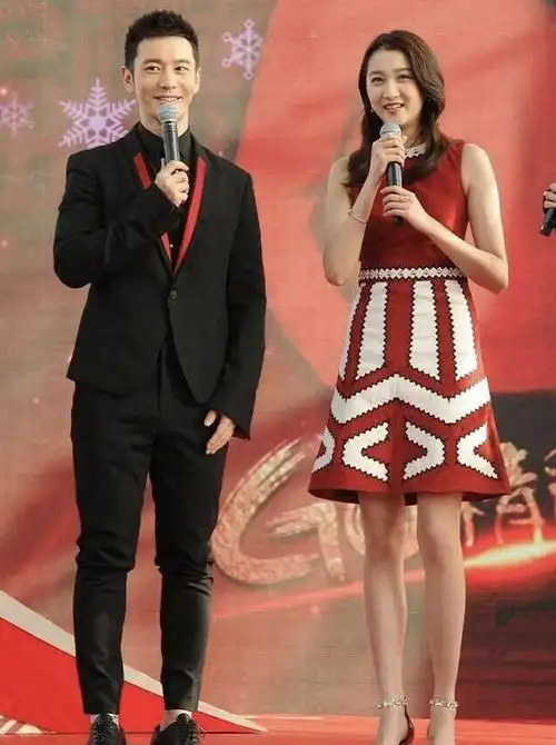 众所周知黄晓明这位男星是很多小伙伴们心中的男神,而他和关晓彤的