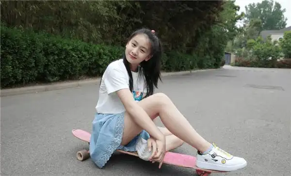 姚明女儿近照曝光,身高已"失控",球迷:这是10岁的小女孩?_姚沁蕾