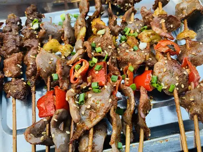 地址:海河一号正门口 西昌小渔村的小签签烧烤是西昌传统的美食,上个