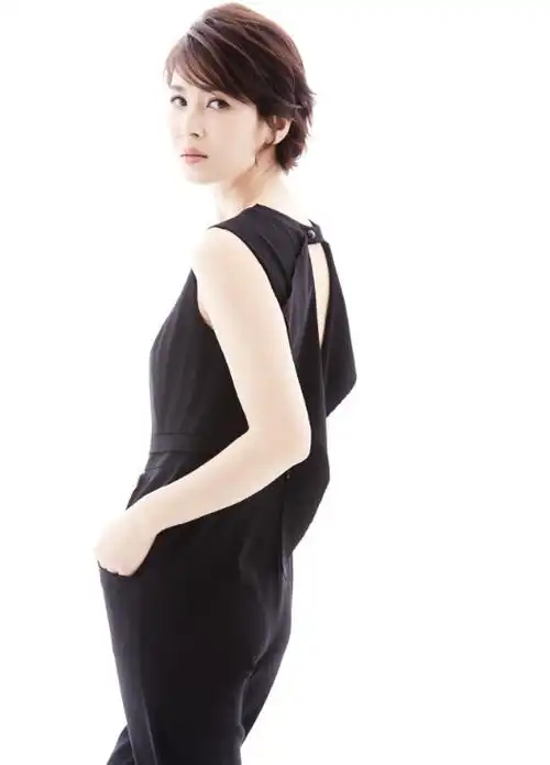 童蕾:简简单单的装扮,尽显女性大气之美!