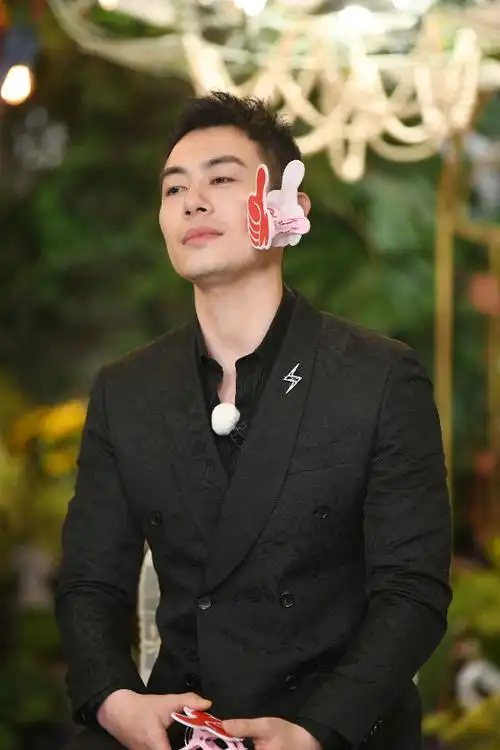 朱亚文奔跑吧首播清运垃圾为环保事业而战