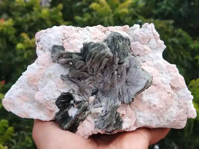 大晶体云母矿石榴石钾长石钠长石矿物标本晶体晶簇宝石原石原矿石