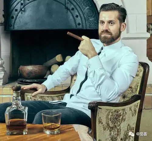 抽雪茄还不会配酒我教你搭配让你更有范儿