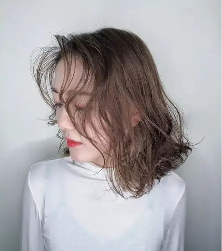 最洋气的锁骨发烫发造型