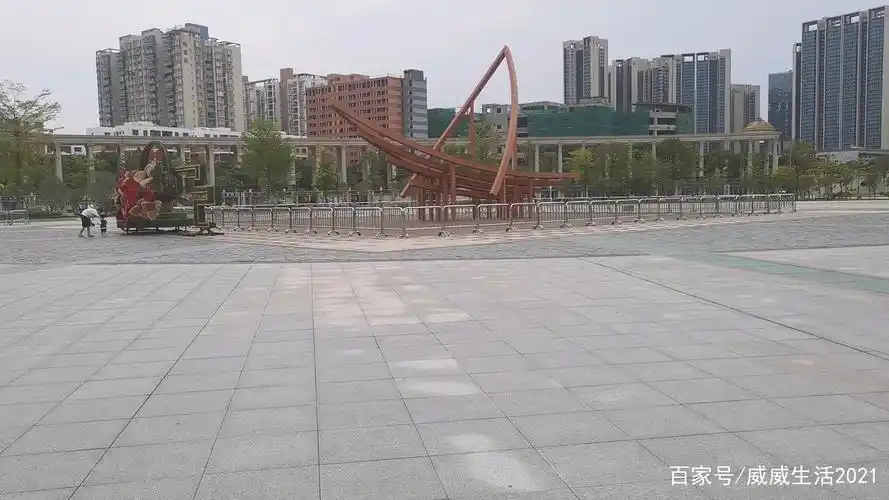 深圳沙井市民广场,政府是下了血本的,打造成了"古罗马式的"