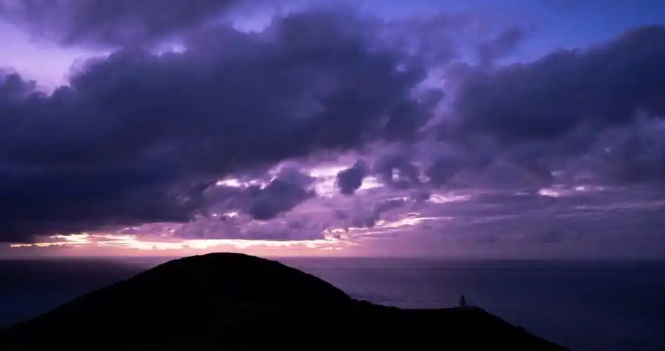 天空一如既往的是悲伤的颜色