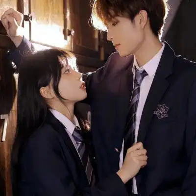 很难让人看出来的情侣头像少见,喜欢就来用用这些独特的吧