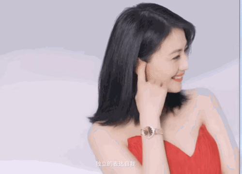 40岁高圆圆产后首个代言美到爆穿抹胸长裙状态绝佳肤白貌美