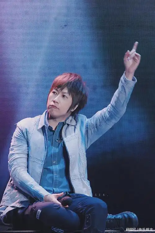 48岁五月天阿信发文庆生:做好自己,人生简单!只字不提假唱风波