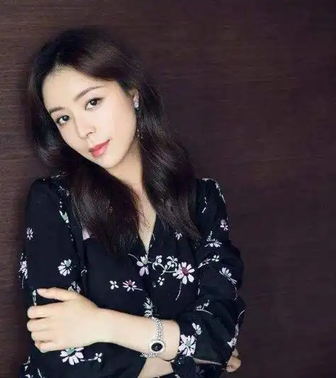 演艺界这几位女明星,人长得好看名字也好听呢!