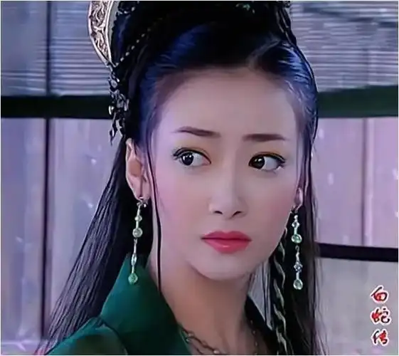 而贾乃亮的角色似乎出现的并不多,早早地离开了剧情.