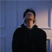 超酷时尚男生头像_不用担心我在爱你