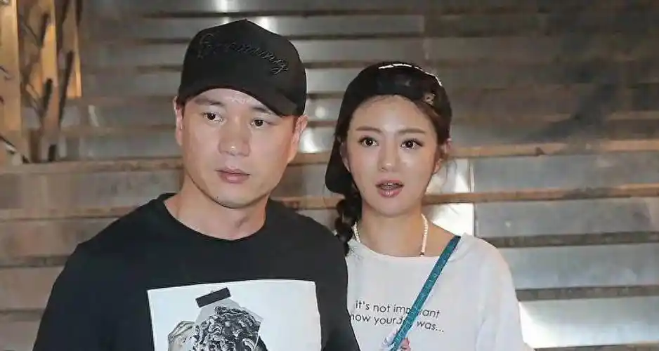 安以轩豪门阔太梦碎后,消失一年半首次现身,身体状况令人忧心_陈荣炼