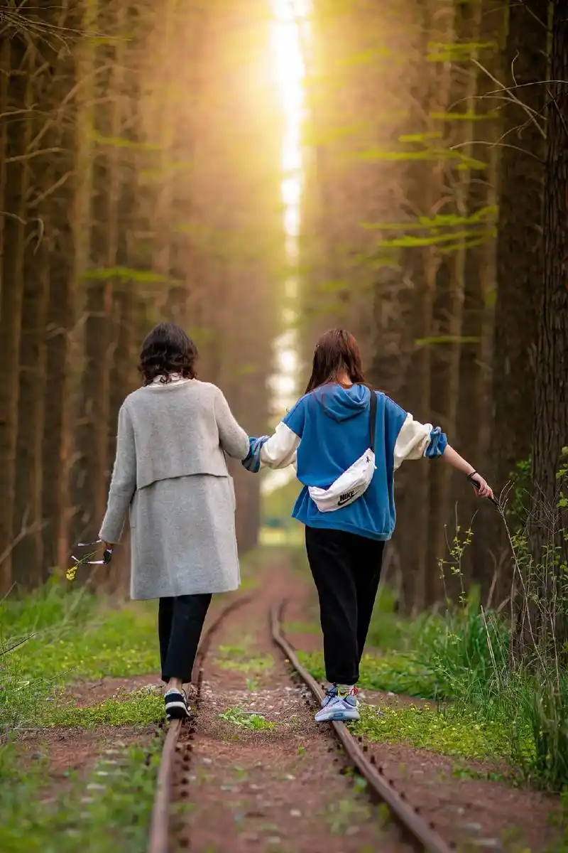 牵手……#定格美好瞬间 #唯美意境 #最美的样子 #外景拍摄 - 抖音