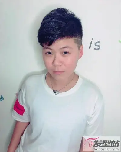 女生剃鬓角帅气短发发型 中性风极短发你敢尝试吗