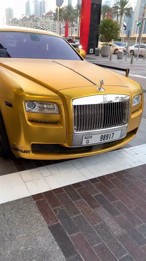 迪拜黄金版劳斯莱斯分享给大家～喜欢的老铁双击评论～关注我带你看