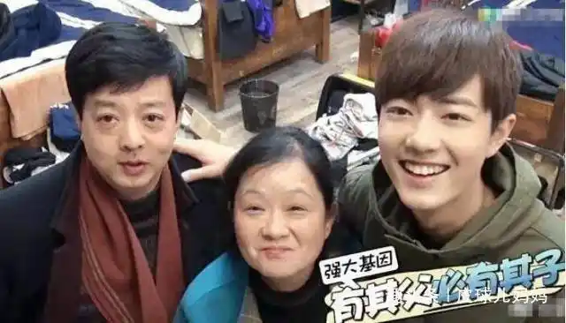 肖战完美copy爸爸妈妈颜值,组图观看,高颜值爸爸妈妈会生出什么样的