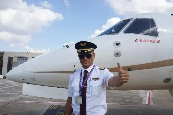 东航五星机长张大奇.jpg