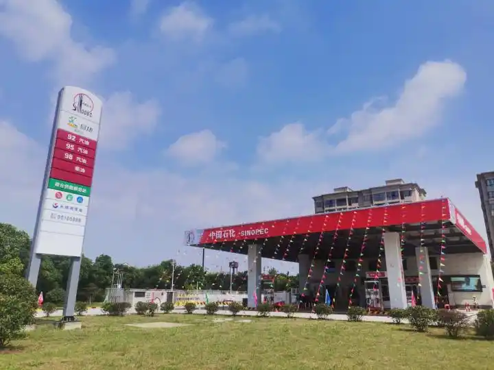 9月6日,位于浙江嘉兴海盐百步湖盐公路百步段713号的中国石化百步加油