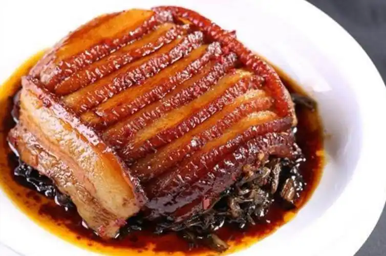 青山学菜:梅干菜扣肉,茶树菇炒肉片,腊味荷兰豆,肥牛金针菇卷,手撕