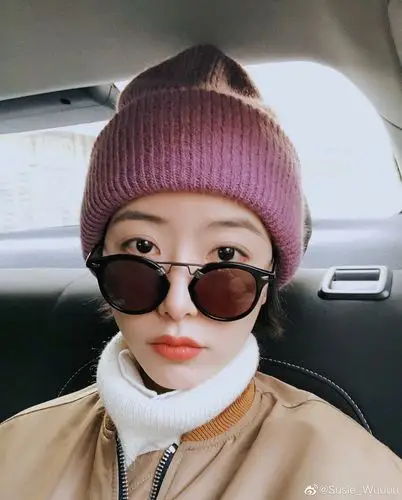 原创李亚鹏新女友晒近照,大眼小v脸皮肤好,网友:漂亮纯净!