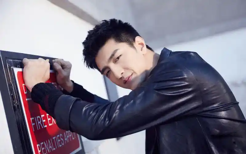 金瀚帅痞撩人时尚街拍图片桌面壁纸