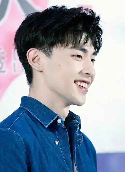 邓伦大男孩的笑