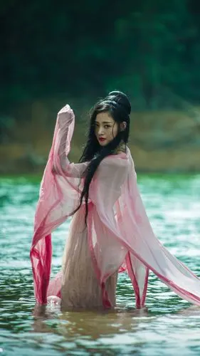 张天爱在太子妃升职记中的剧照(张天爱为什么是太子妃) - 医药经