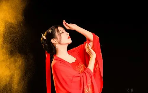 古装红衣美女高清桌面壁纸