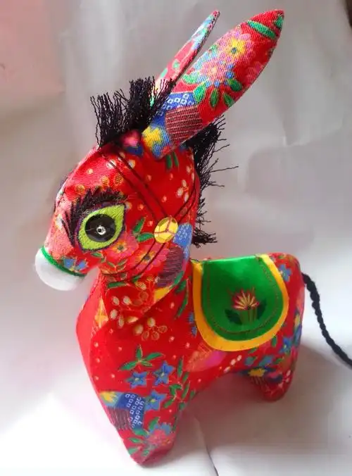 纯手工刺绣公仔毛驴艺术装饰品民间工艺品计步器摇摆平安动物摆件