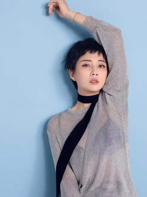 p>殷桃,1979年12月6日出生于重庆市,中国内地女演员,毕业于 a target