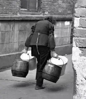 倒马桶曾是上海人的爱与愁