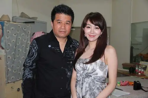 姜妍个人资料,姜妍演过的小品:05年北京台 天津台春晚与冯巩李琦合作