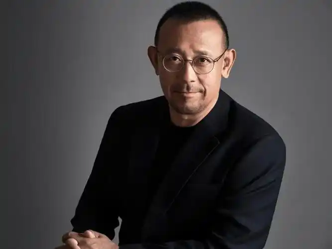 天无绝人之路,回国后的刘莉莉却和导演姜文同住一个小区.