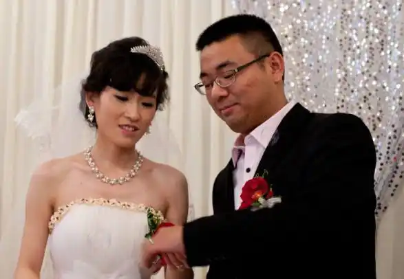 急转弯:一种东西,东方人的短,西方人的长,结婚后女的才可以用