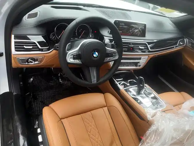 宝马740li领先型m运动月光石白干邑现车优惠287万元