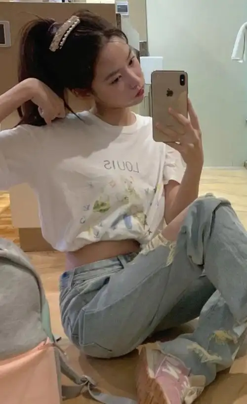 半藏森林为复出有多敢穿热裤比毛毛鞋还短这腿长的要命了