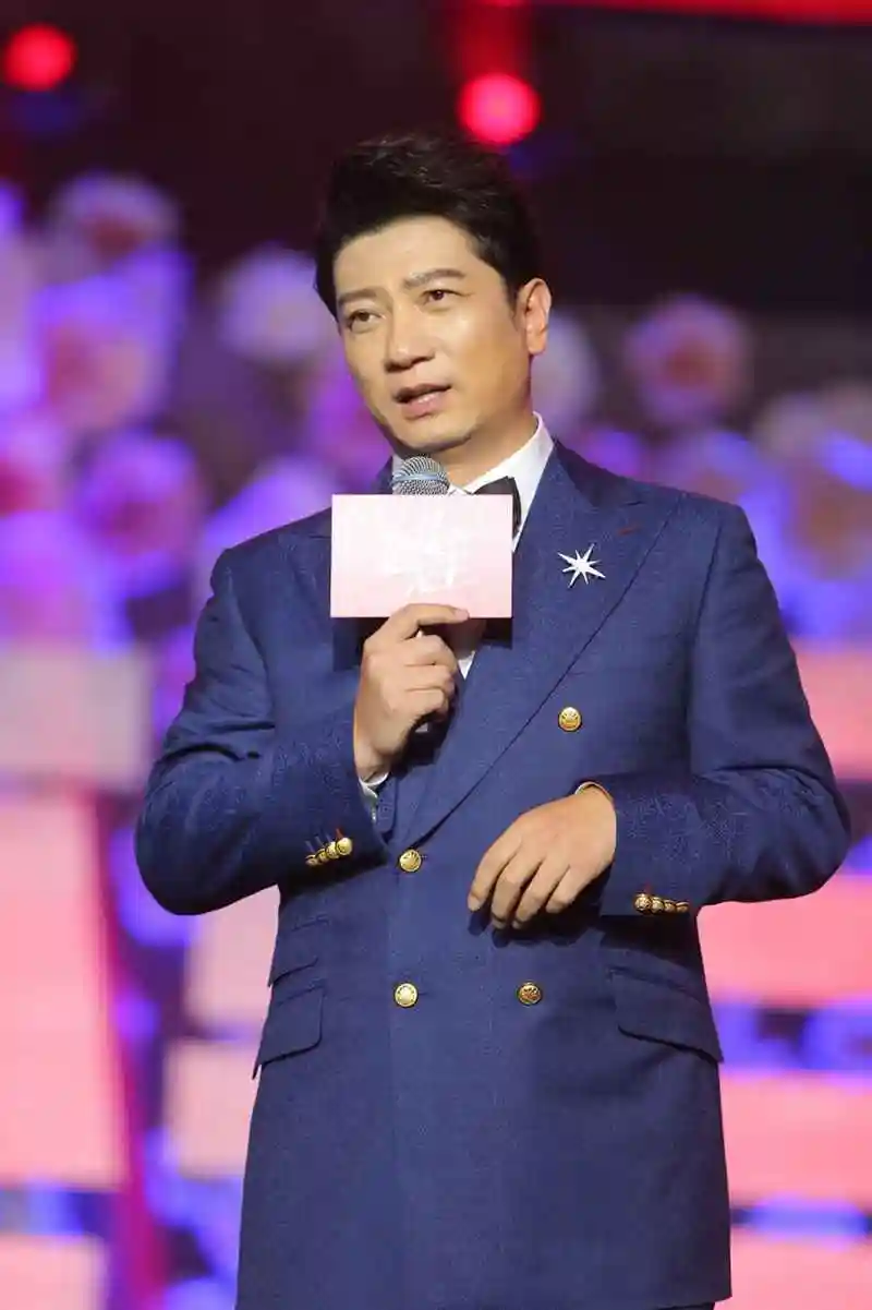 江疏影表白靳东:中国居然有这么帅的男演员