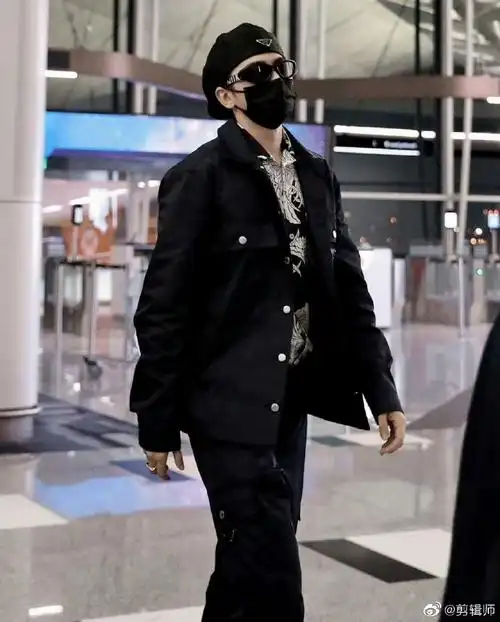 蔡徐坤到达纽约