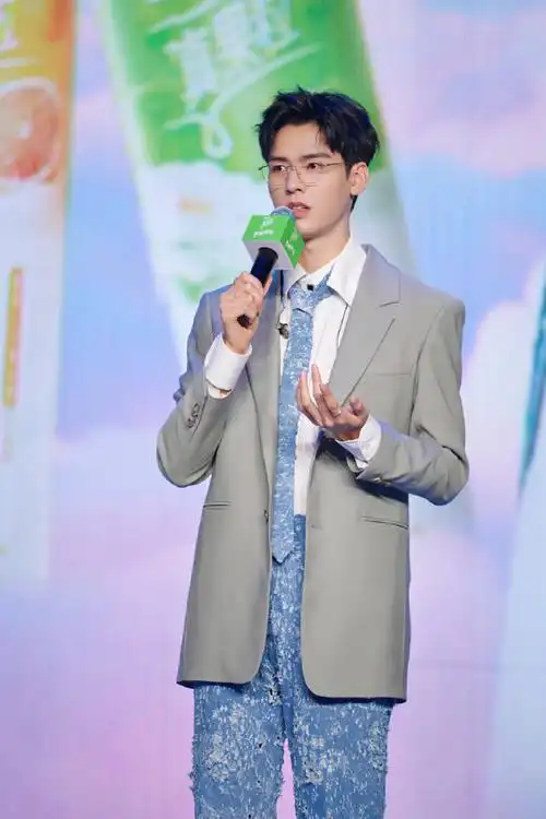 果粒多多,美滋美味,和龚俊@龚俊simon一起,果真无限公司,畅享美味