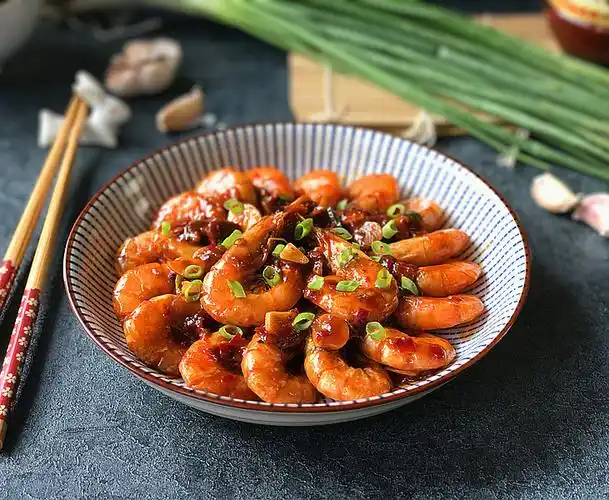 家常大虾这么做,不用炸不用烧,只用它简单少油,开胃下饭更够味 - 美食