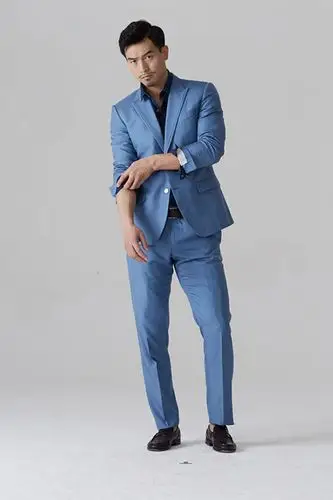 西装 dolce & gabbana衬衫 massimo dutti乐福鞋 brioni