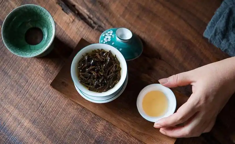 在忙碌的工作中,停下来休息的片刻,第一时间想到的是喝杯茶舒缓劳累.