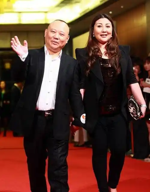 德云社有还好几百号人,众多的徒弟中,只要是提到师娘王慧,没有一个人