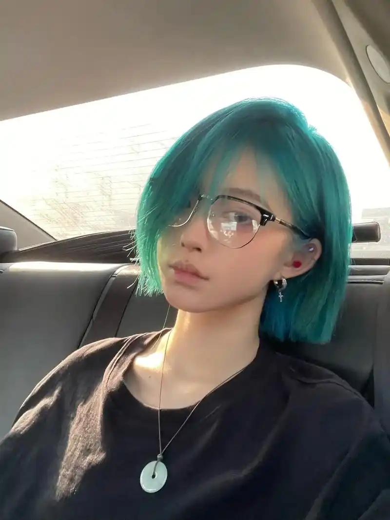 是湖水的颜色#发色 #绿色 #短发女生 #显白发色#给你点颜 - 抖音